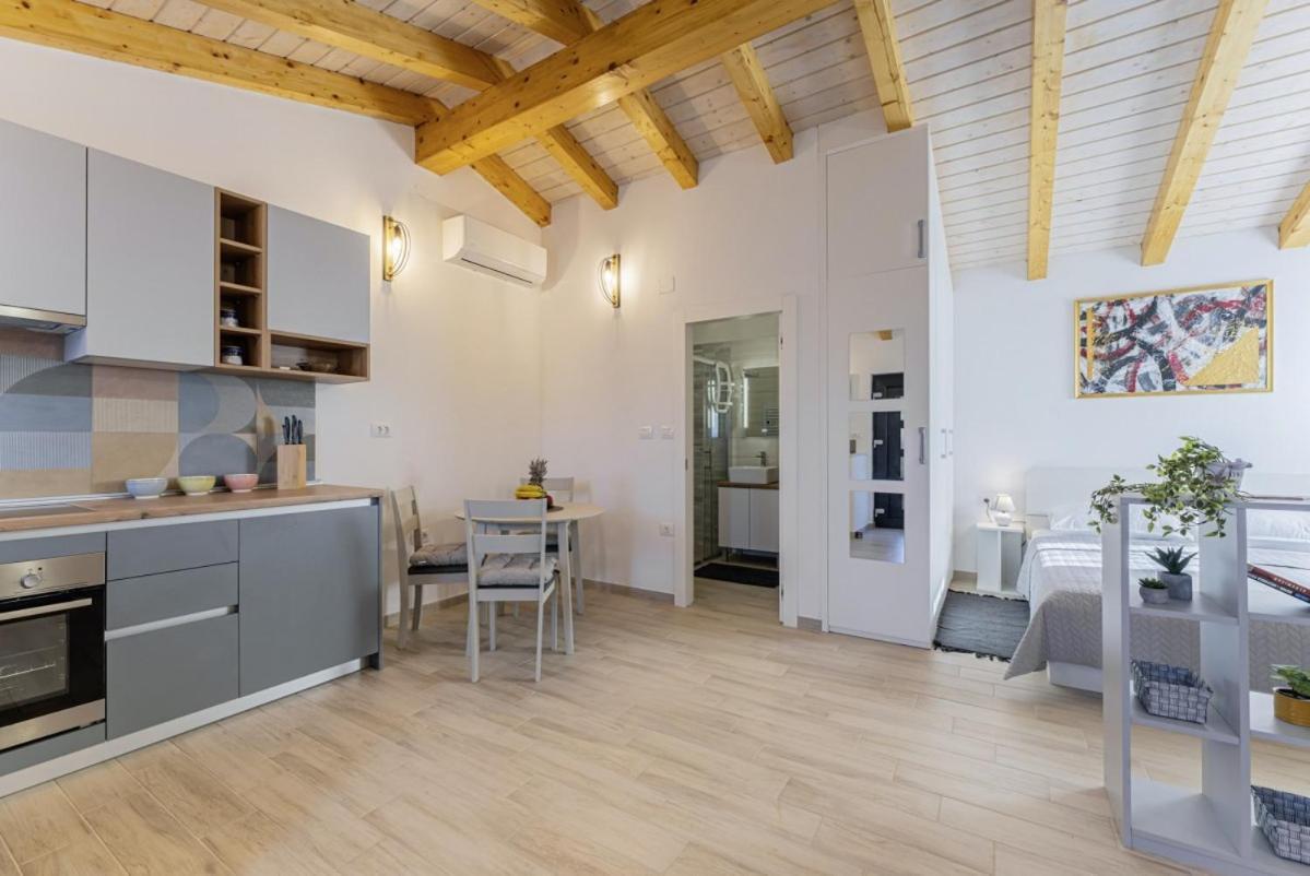 Modean In Pula - Haus Fuer 2-3 Personen Villa Exterior photo